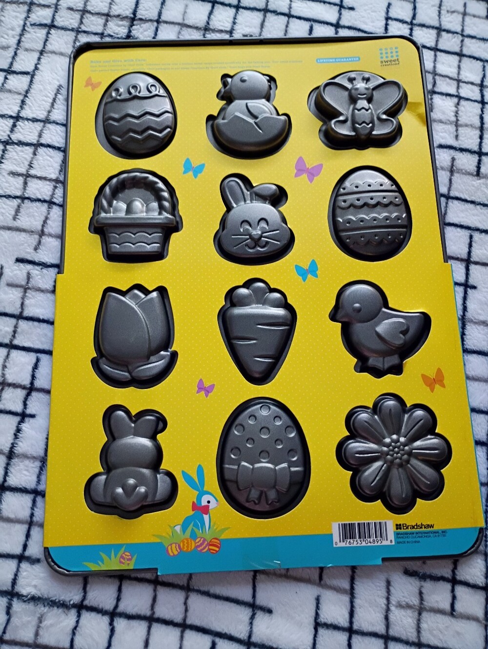 Bradshaw Easter Themed Nonstick Cake Pan BRAND NEW